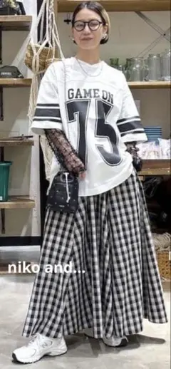 niko and…ニコアンド レイヤードナンバリングTシャツF ホワイト×黒