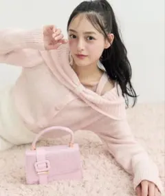 ティティーアンドコー　オフショルダーリボンニットトップス　ピンク