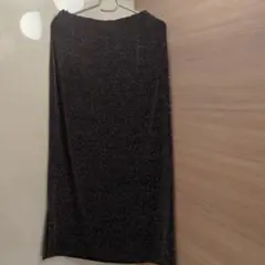 黒の光沢タイトスカート