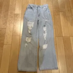 ライトブルーダメージデニムパンツ