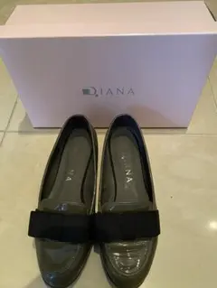 DIANA 黒 エナメル ローファー リボン付き