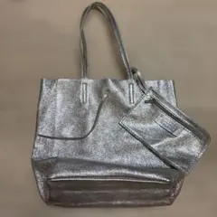 ⭐︎お値下げしました⭐︎FROUFROU トートバッグ シルバー ポーチ付きのサムネイル