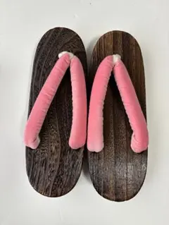 ピンク鼻緒の木製下駄