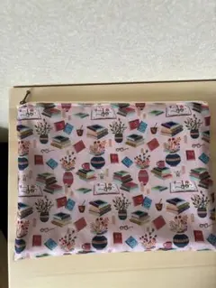 ハンドメイドペタンコ大きめポーチ(キャスキッドソン生地)