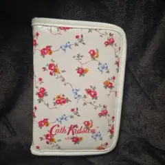 cath kidston　 パスポートケース　花柄のサムネイル