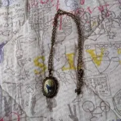 オーバル型ペンダント ネックレス　黒猫