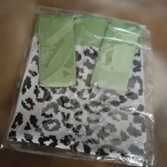 新品　未使用　春色　ヒョウ柄ニットトートバッグ