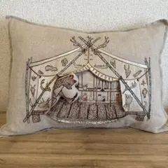 CORAL & TUSK 刺繍クッション