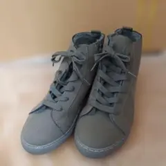 ⭐週末お値下げ⭐グレー ハイカットスニーカー 内側ムートンファー ファスナー付靴