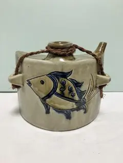 琉球　沖縄　壺屋焼　【故】上江洲茂生作　魚紋抱瓶　ダチビン　やちむん　ヤチムン 琉球 沖縄 壺屋焼 【故】上江洲茂生作 魚紋抱瓶 ダチビン やちむん