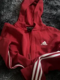 adidas 赤 パーカーのサムネイル
