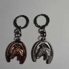 馬の頭部と蹄鉄のキーリング2色セット