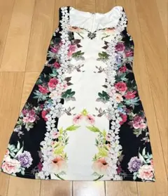 ビジューレースワンピース　フラワープリント タイトドレス　キャバドレス
