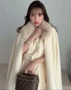 エイミーイストワール フェイクファーカラーマントコート