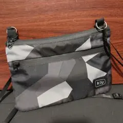 KiU ウォータープルーフ サコッシュ 黒のサムネイル