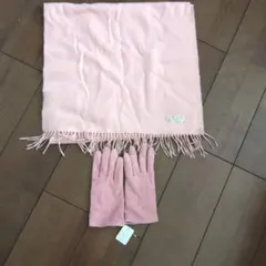 ピンクのマフラー、手袋