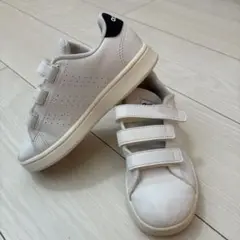 adidas ベルト付き ホワイトスニーカー