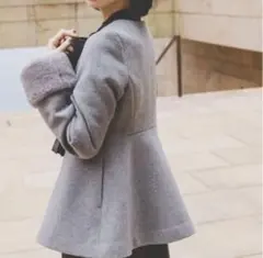 24AWナチュラルビューティベーシックフェイクファースリーブペプラムコート