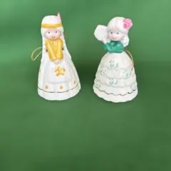 2人の女の子の陶器製ベル