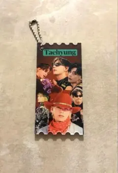 在庫処分セール BTS アクリルフォトチケットキーホルダー - メルカリ