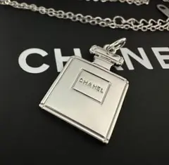 CHANEL シャネル　ホリデーチャーム ノベルティ シルバー