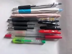 中古品ボールペン、黒色6本、赤色2本、緑2色1本