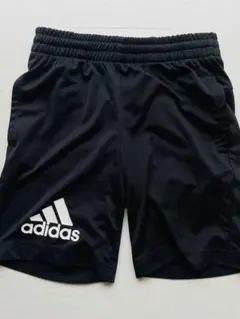 adidas 黒 ハーフパンツ（120）