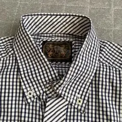 ネイビーとホワイトのチェック柄長袖シャツ