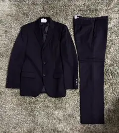 黒のビジネススーツ ジャケットとパンツセット
