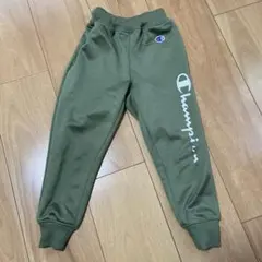 Champion オリーブ色 ロゴ入り長ズボン 100