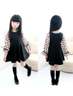 黒とピンクのドット柄フレアワンピース