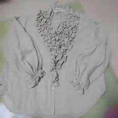 ジャーナルスタンダードLESAGE フリルデザイン ベージュシャツ