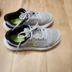 Under Armour スニーカー 24cmのサムネイル