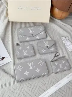 LOUIS VUITTON 長財布 小物セットのサムネイル