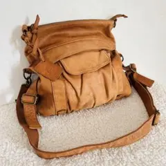 牛革艶感fes ショルダーハンドバッグ　キャメル大容量　取り外し調整ベルト柔らか
