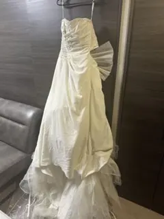KURAUDIAクラウディアウェディングドレス9TLoveWeddingビジューのサムネイル