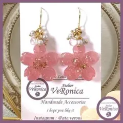 ハンドメイド⭐️ピアス5117⭐️1点もの スワロフスキー ハートピアス ハンドメイド⭐️ピアス5117⭐️1点もの スワロフスキー ハートピアス