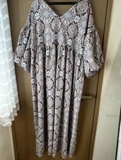 【２点セット売り】 バルーンスリーブロングワンピースと花柄ワンピース