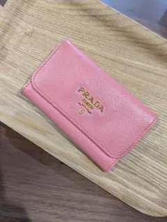 PRADA ピンク サフィアーノレザー キーケース　箱あり