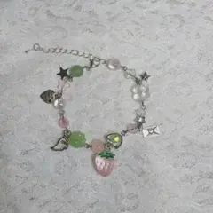 いちごのブレスレット