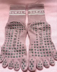 SUKALA ヨガソックス 5本指 滑り止め付き くすみピンク