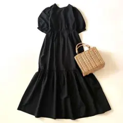 【美品】ノーリーズ　ペーパーローンティアードワンピース　黒　リネン混　半袖のサムネイル