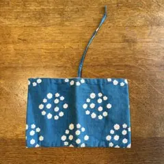 星澄社の青い花柄の布製ブックカバー