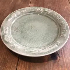 美品　陶器　プレート　光り輝くグリーンが素敵な　盛り皿　立体的な魚たちのモチーフ