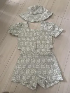 k*i様 緑　花柄セットアップ（トップス・ショーツ・ハット）サイズ5歳から6歳く