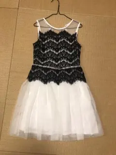 ドレス　黒と白　8歳用