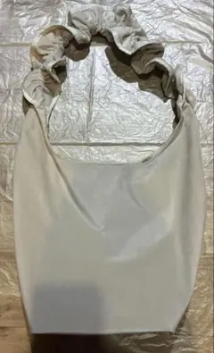 アイボリー フリルハンドル ショルダーバッグ