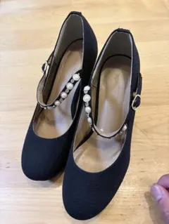 黒 パール付きストラップ ハイヒールパンプスのサムネイル