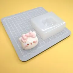 No.76 リボン猫 【シリコンモールド レジン 粘土 ハンドメイド】