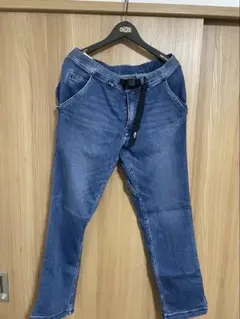 美品　ウエストベルト付きスリムフィットデニムパンツのサムネイル